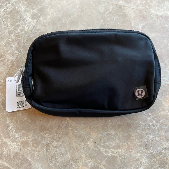 🖤Lululemon Everywhere Belt Bag-Black - Picture 2 of 5